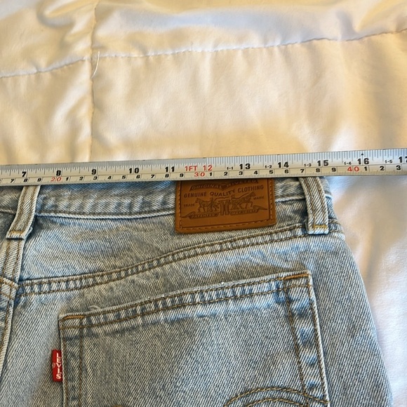 Levi's Premium WEDGIE FIT Light Wash Size 30, High Rise, Straight Leg Distressed - Picture 12 of 17